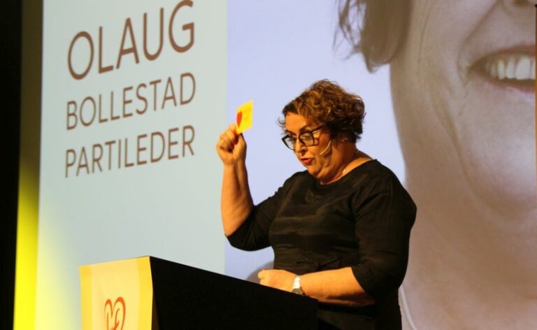 Bilde av Olaug Bollestad i sin tale til 400 KrF-ere på landskonferansen