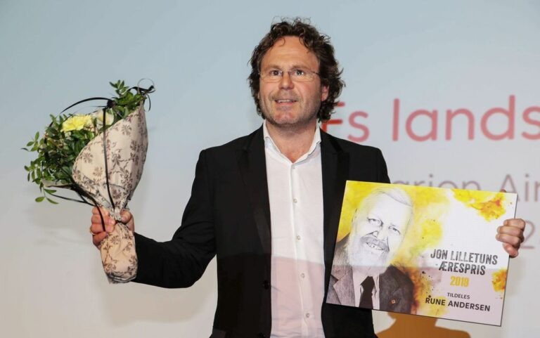 Rune Andersen med blomst og Jon Lilletuns ærespris