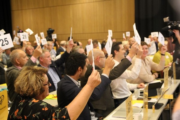 Bilde av voteringen på ekstraordinært fylkesårsmøte i Rogaland KrF, oktober 2018