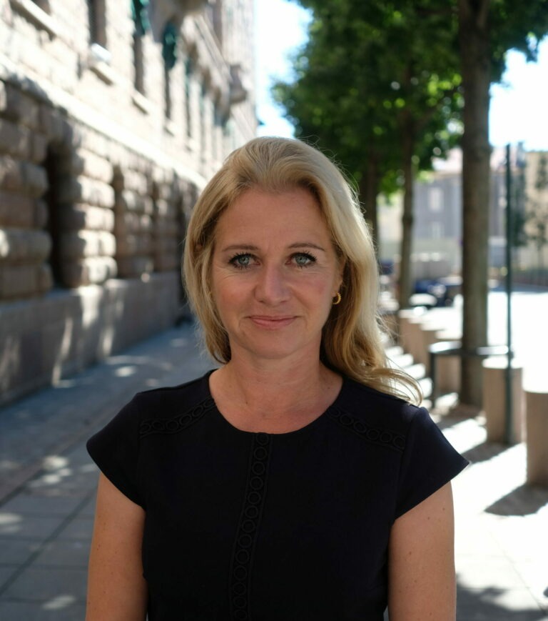 Mona Hovland Wendelborg, pol.råd. for Arbeids- og sosialkomiteen og Transport- og kommunikasjonskomiteen på Stortinget